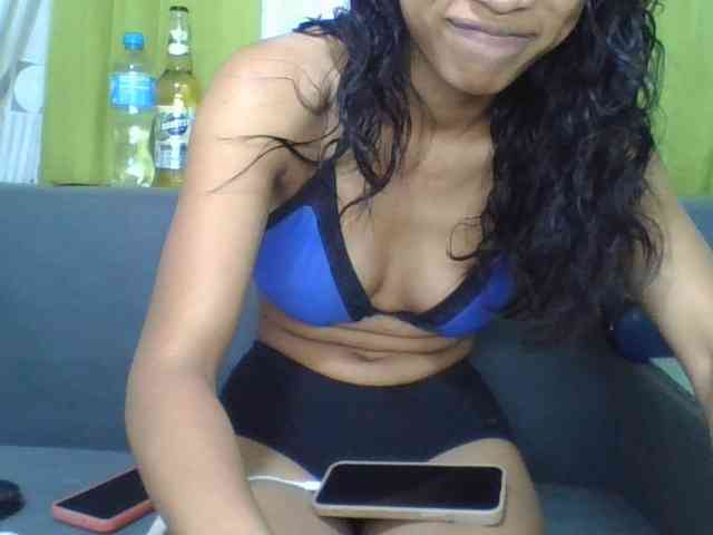 HotgirlURIEL webcam