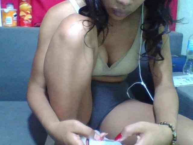HotgirlURIEL webcam