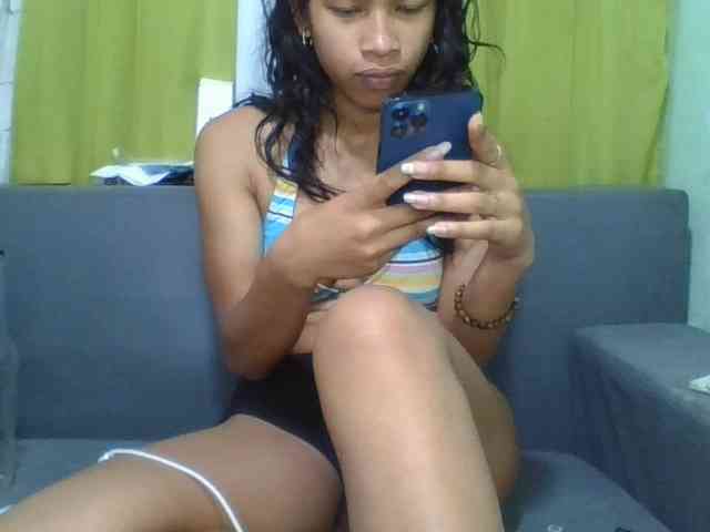 HotgirlURIEL webcam