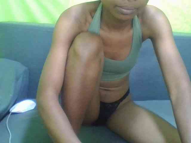 HotgirlURIEL webcam