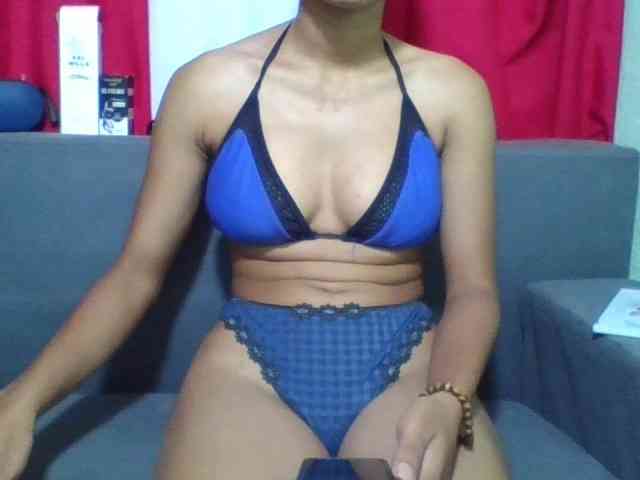 HotgirlURIEL webcam