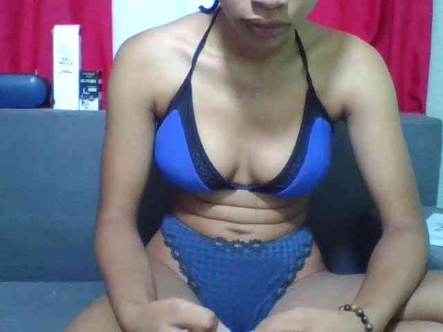 HotgirlURIEL webcam