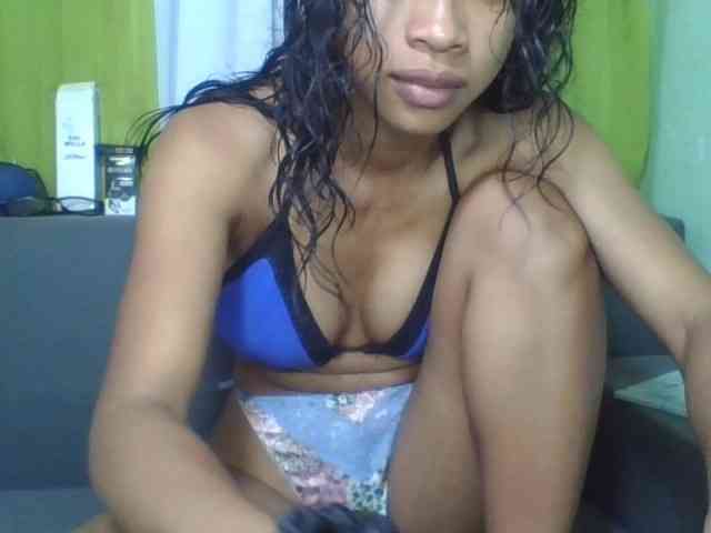 HotgirlURIEL webcam