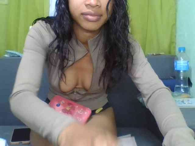 HotgirlURIEL webcam