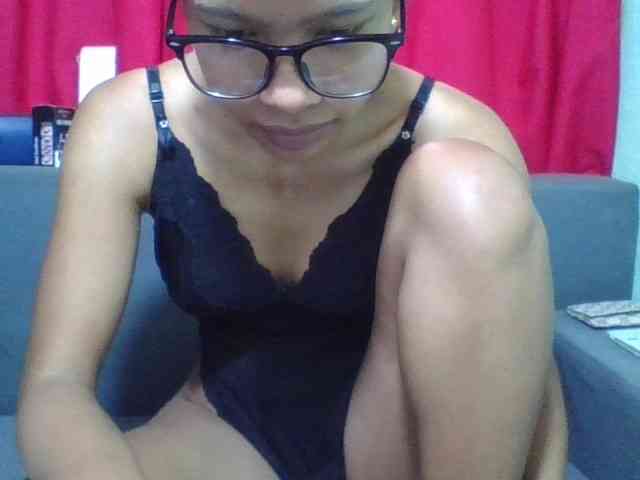 HotgirlURIEL webcam