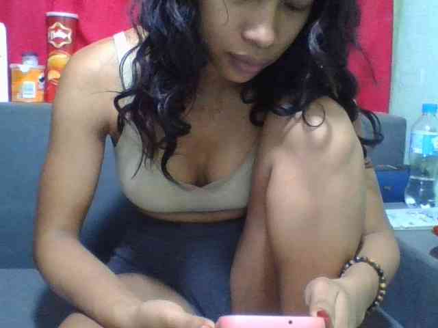 HotgirlURIEL webcam