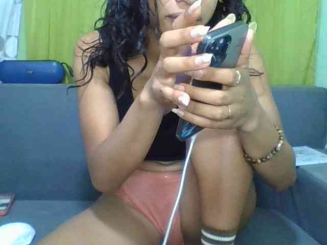 HotgirlURIEL webcam