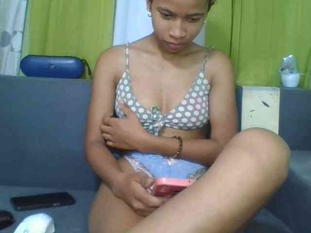 HotgirlURIEL webcam