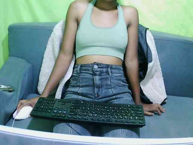 HotgirlURIEL webcam