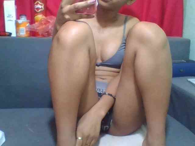 HotgirlURIEL webcam
