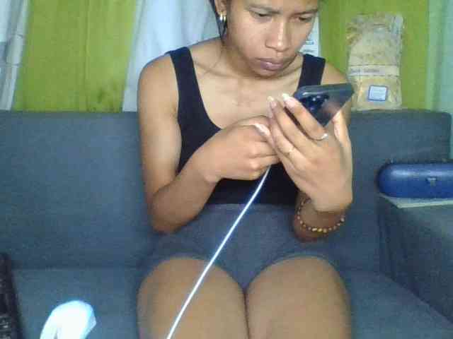 HotgirlURIEL webcam