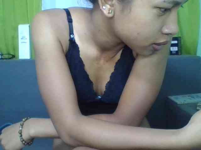 HotgirlURIEL webcam