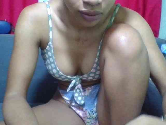 HotgirlURIEL webcam