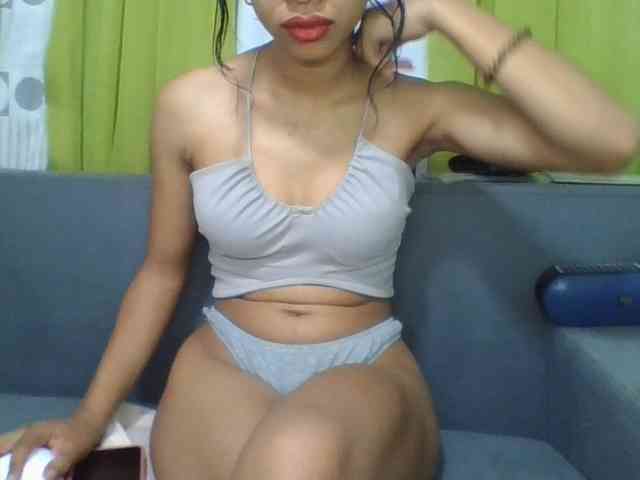 HotgirlURIEL webcam