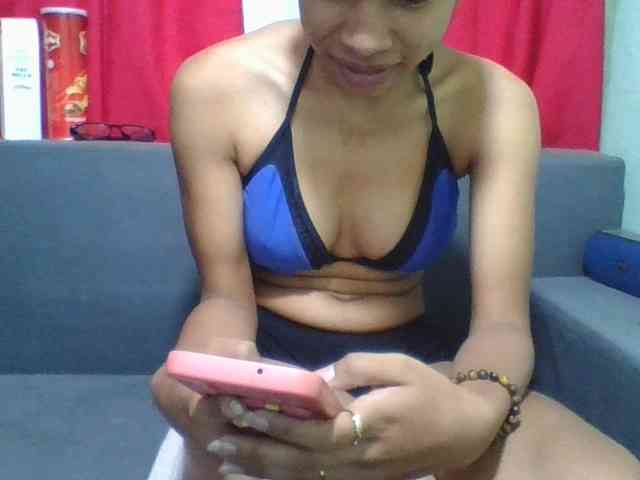 HotgirlURIEL webcam