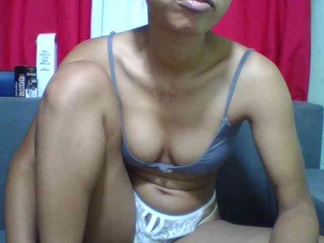 HotgirlURIEL webcam
