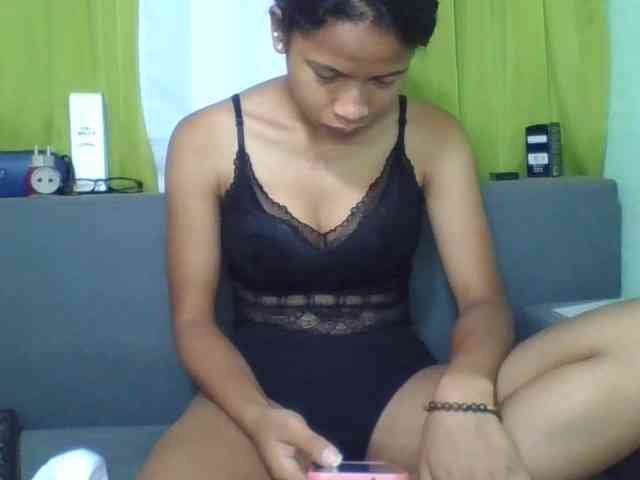 HotgirlURIEL webcam