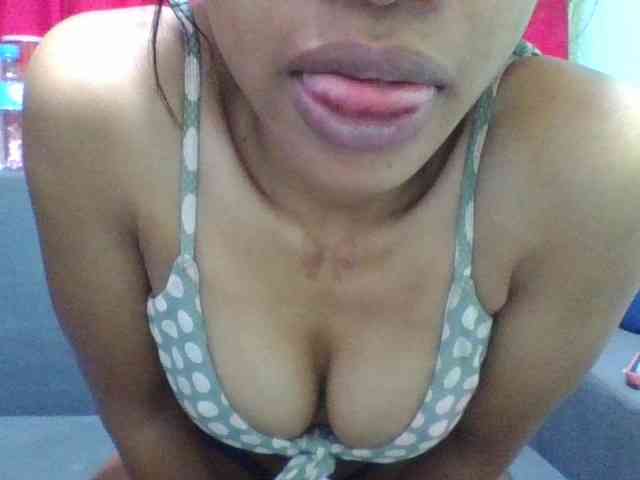 HotgirlURIEL webcam