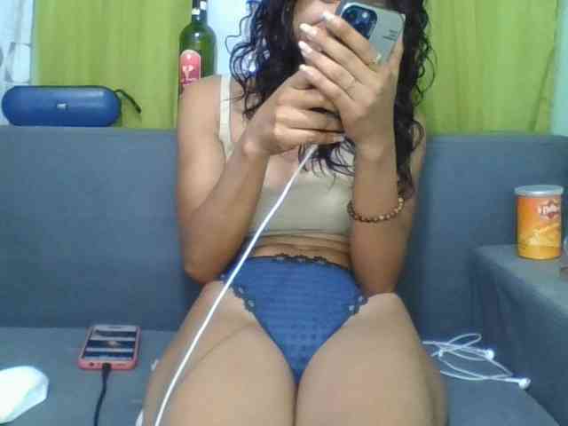 HotgirlURIEL webcam
