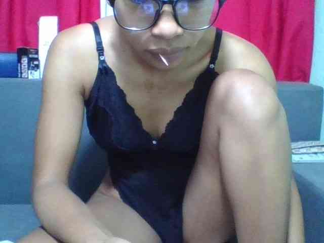 HotgirlURIEL webcam