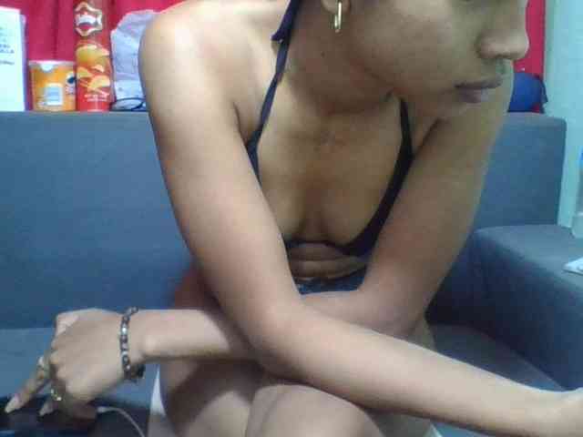 HotgirlURIEL webcam