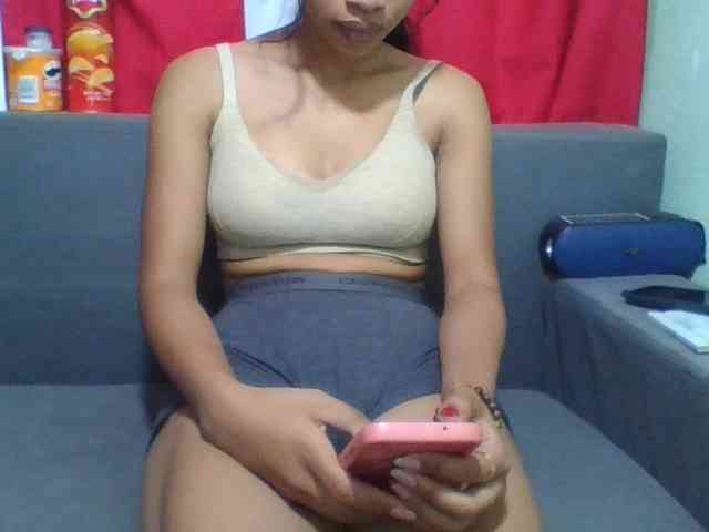 HotgirlURIEL webcam