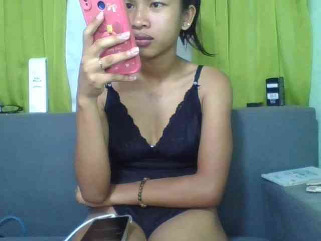HotgirlURIEL webcam