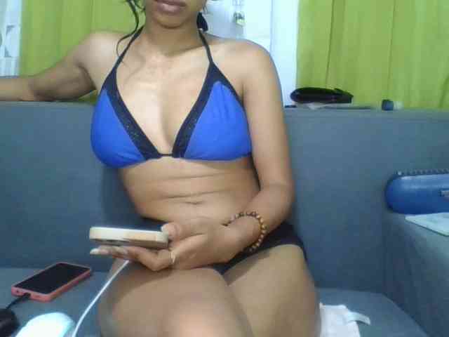HotgirlURIEL webcam