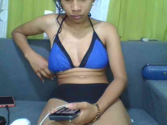 HotgirlURIEL webcam