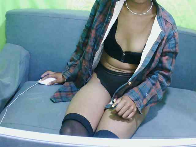 HotgirlURIEL webcam