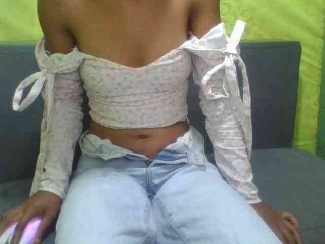 HotgirlURIEL webcam