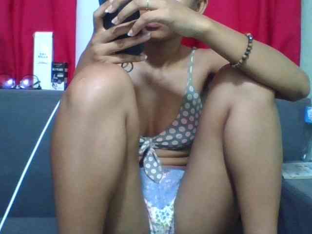 HotgirlURIEL webcam