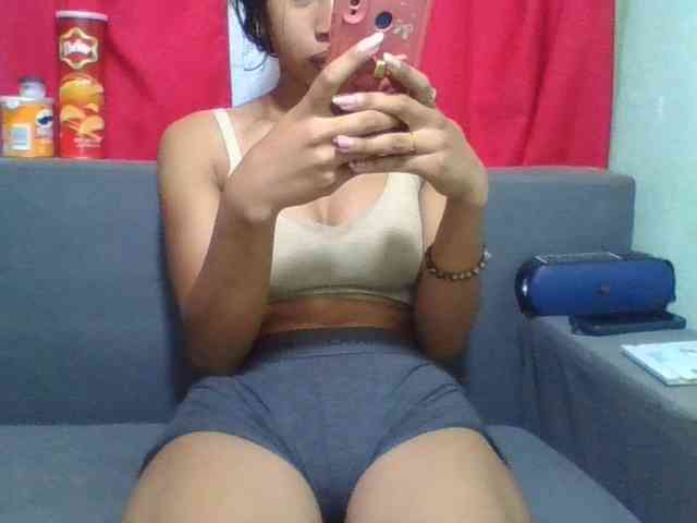 HotgirlURIEL webcam