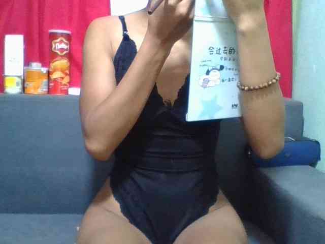 HotgirlURIEL webcam