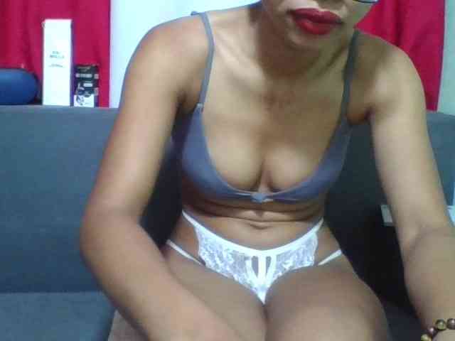HotgirlURIEL webcam