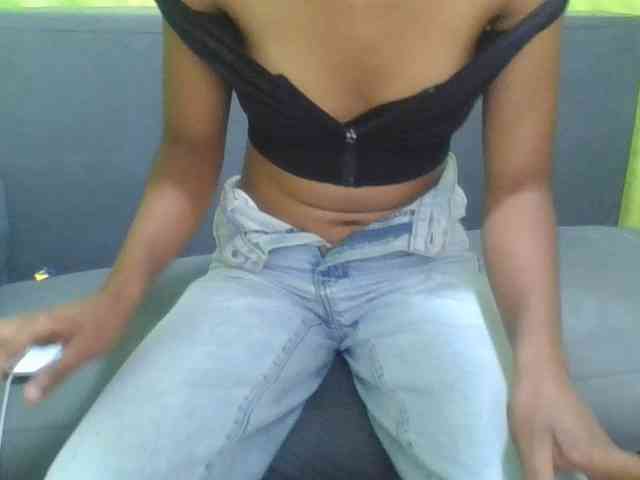 HotgirlURIEL webcam
