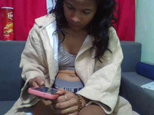HotgirlURIEL webcam
