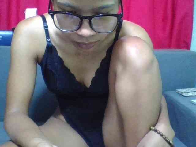 HotgirlURIEL webcam