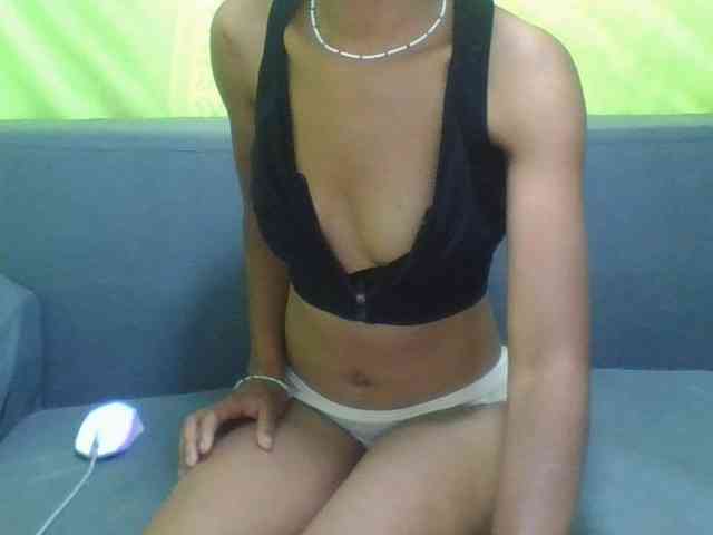 HotgirlURIEL webcam
