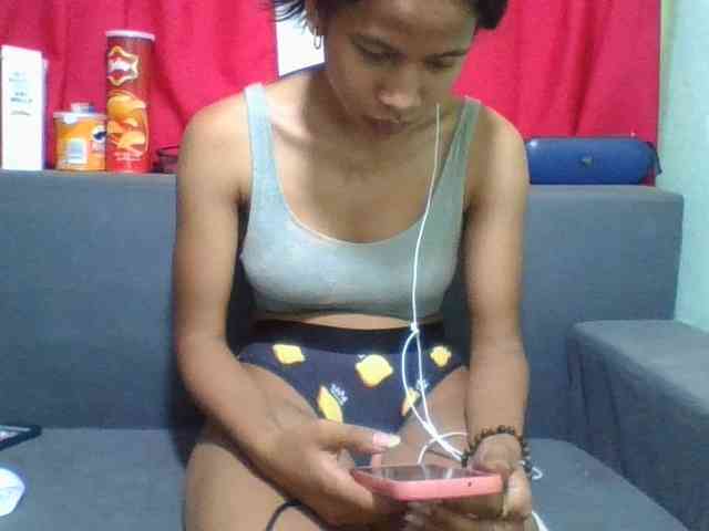 HotgirlURIEL webcam