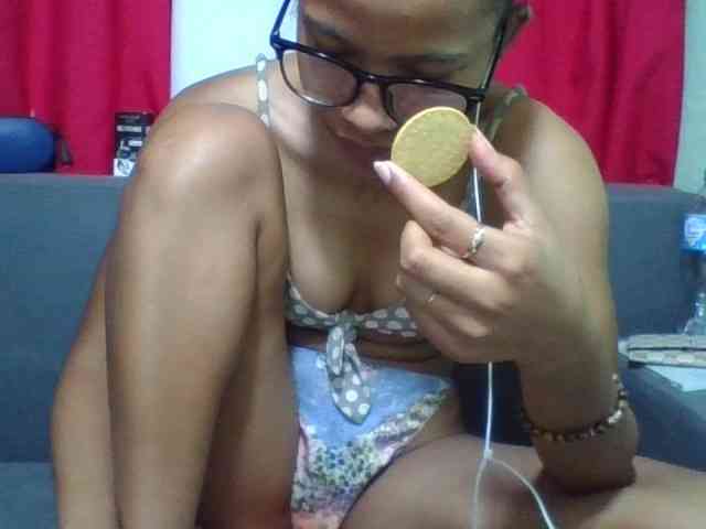 HotgirlURIEL webcam