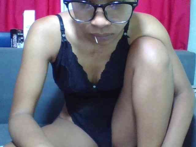 HotgirlURIEL webcam