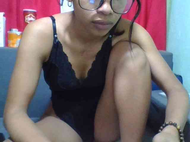HotgirlURIEL webcam