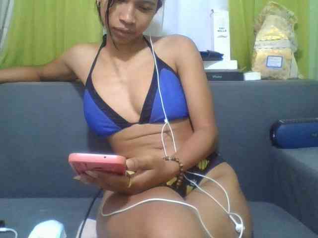 HotgirlURIEL webcam