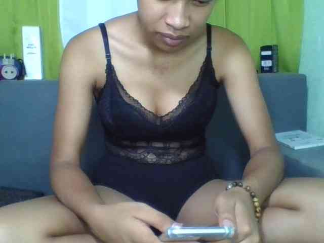 HotgirlURIEL webcam