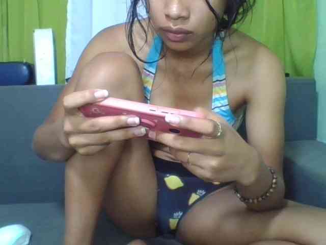 HotgirlURIEL webcam