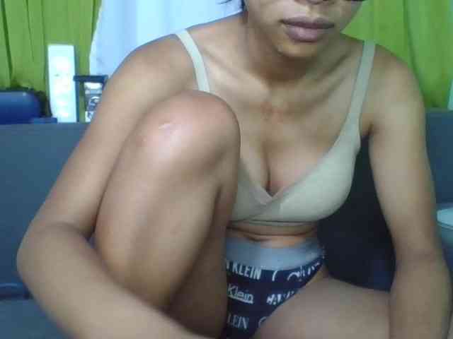 HotgirlURIEL webcam