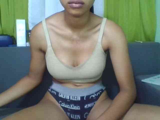 HotgirlURIEL webcam