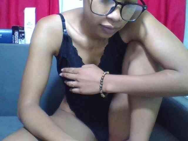 HotgirlURIEL webcam