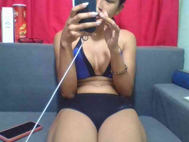 HotgirlURIEL webcam